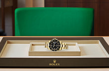 Charger l&#39;image dans la galerie, ROLEX Submariner Date Yellow Gold / Black / Cerachrom