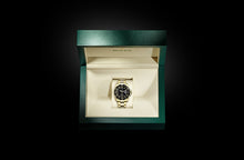 Charger l&#39;image dans la galerie, ROLEX Submariner Date Yellow Gold / Black / Cerachrom